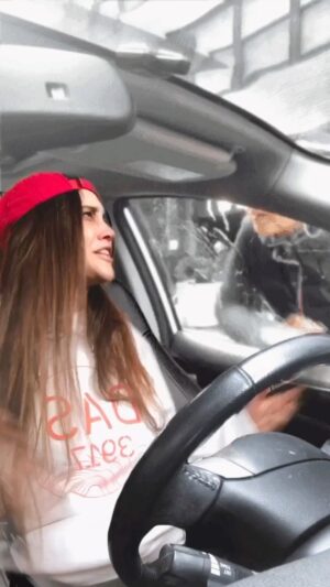 Zeynep Koçak Instagram - taksi var diyen çıkışa gelsin