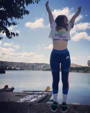 Zeynep Kumral Instagram - Did you feel it?
🌬🤸🏼‍♀️

📷 @cnskumru