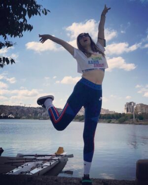 Zeynep Kumral Instagram - Did you feel it?
🌬🤸🏼‍♀️

📷 @cnskumru
