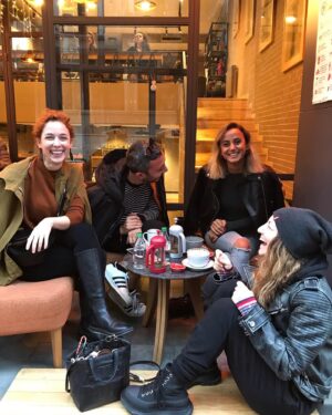 Zeynep Kumral Instagram - Stolen moment...🤍

#teamvibe