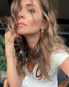Actress Zeynep Özder HD Instagram Photos and Wallpapers July 2023