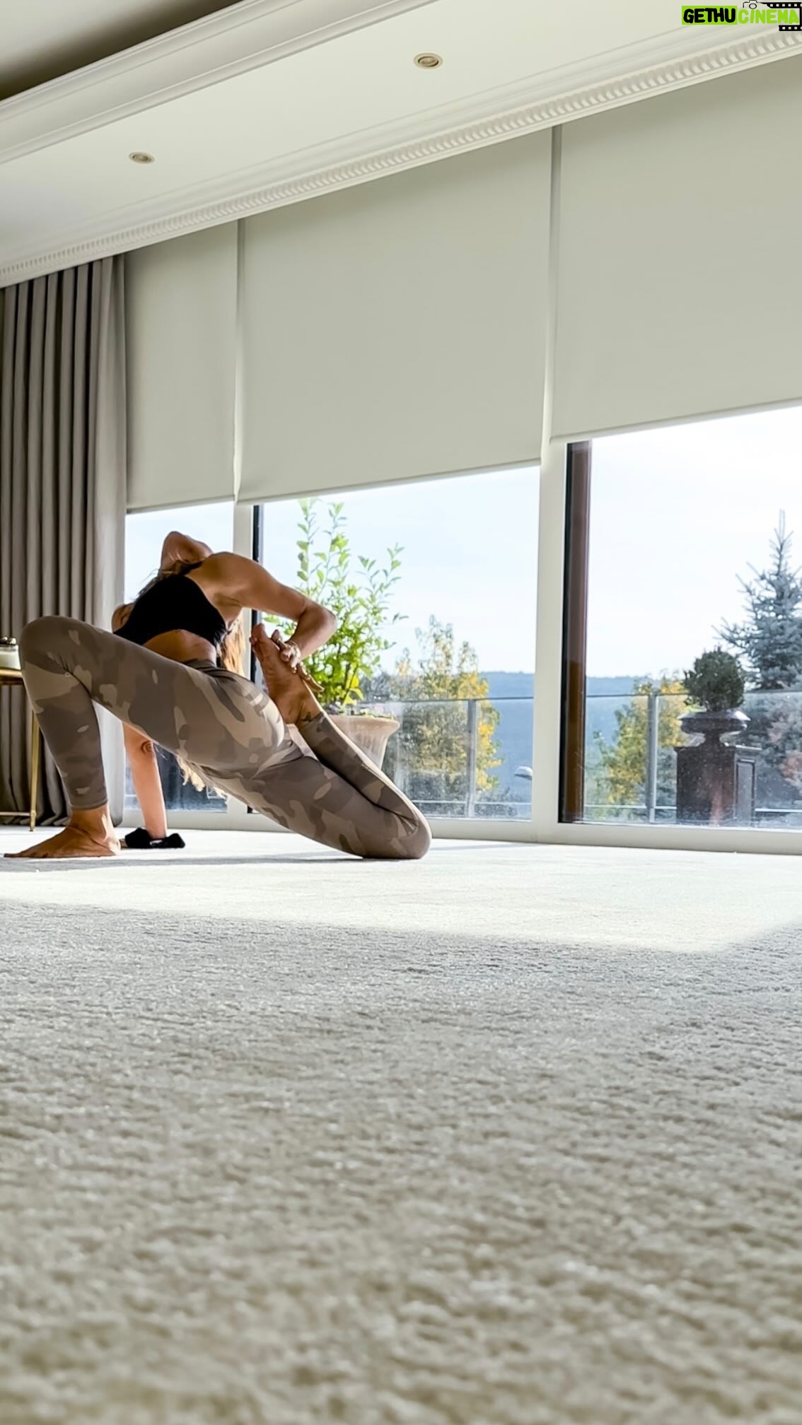 Zeynep Tokuş - 3.6K Likes - Haftasonuna romantik başlayalım;)) 🕊️
#metime
#yoga #yogaflow #yogainspiration #yogapractice #yogaeveryday #freeflow #movement #floorwork #floorworkflow