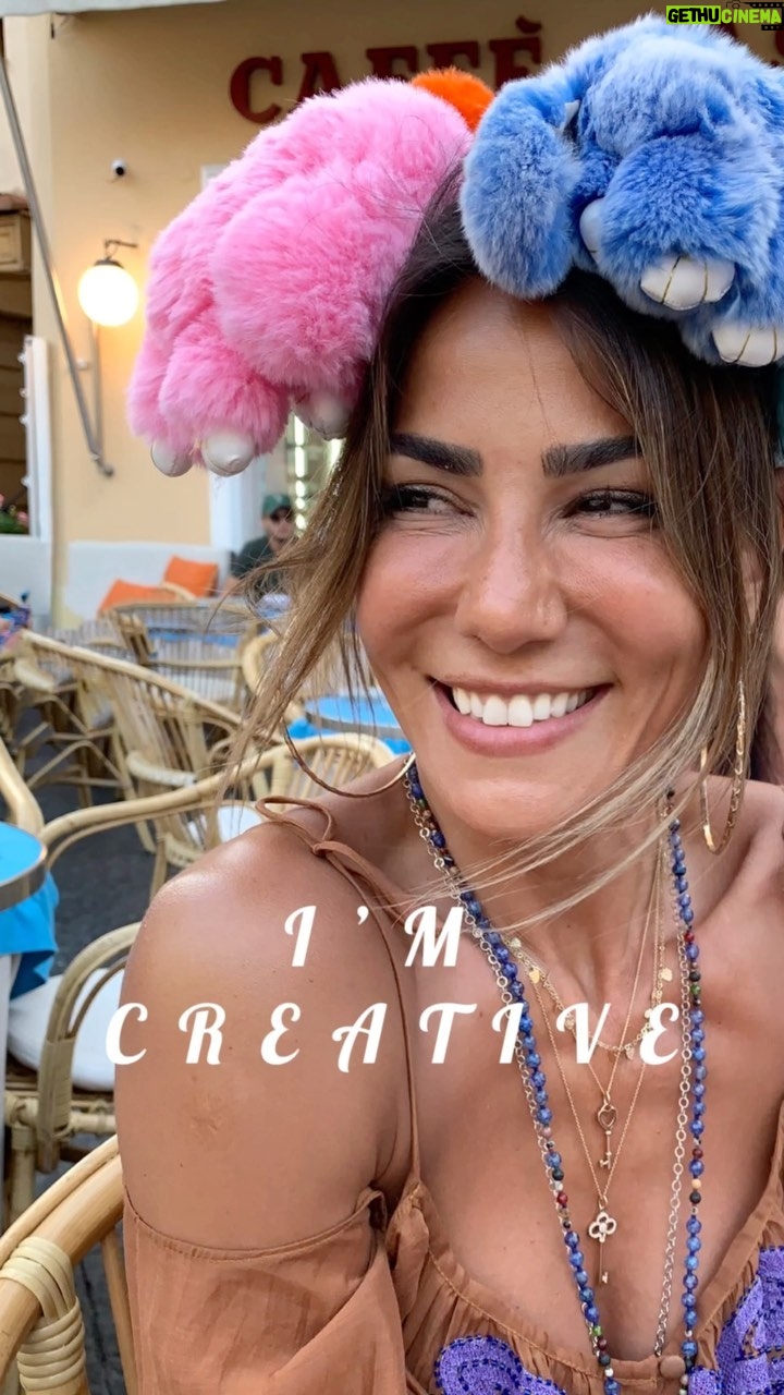 Zeynep Tokuş - 4.3K Likes - Ben bir kadınım,anneyim,bir eşim,bir kız çocuğuyum.Güçlüyüm,kırılganım…Öğretirim,severim sarar sarmalarım.
Erilim,dişilim,herşeyim ve hiçim…
Şükür Onun suretiyim.🌸
“Kadın hak nurudur,sevgili değil;sanki yaratıcıdır,yaratılmış değil.”
Mesnevi 1/2437
#dünyakadınlargünü #kadınolmak #internationalwomensday
#womenempowerment