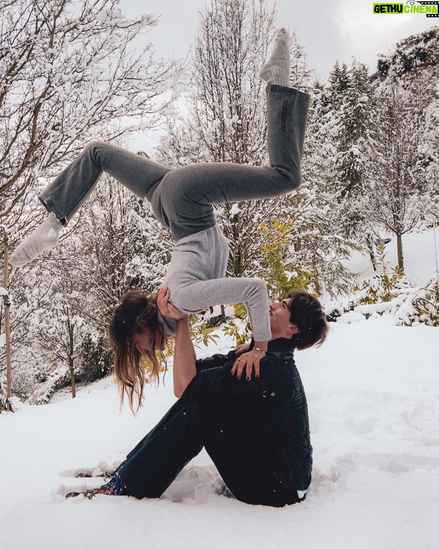 Zeynep Tokuş - 3.5K Likes - Doya doya…❄️💙
#ocak22
#acroyoga