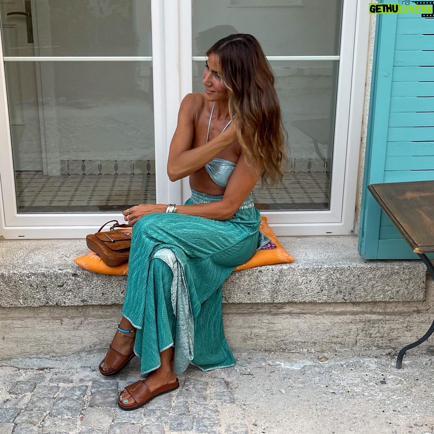 Zeynep Tokuş - 5.4K Likes - Şöyle tam da yaz bitmeden yanık olduğum birkaç fotom olsun;)) 💚💕