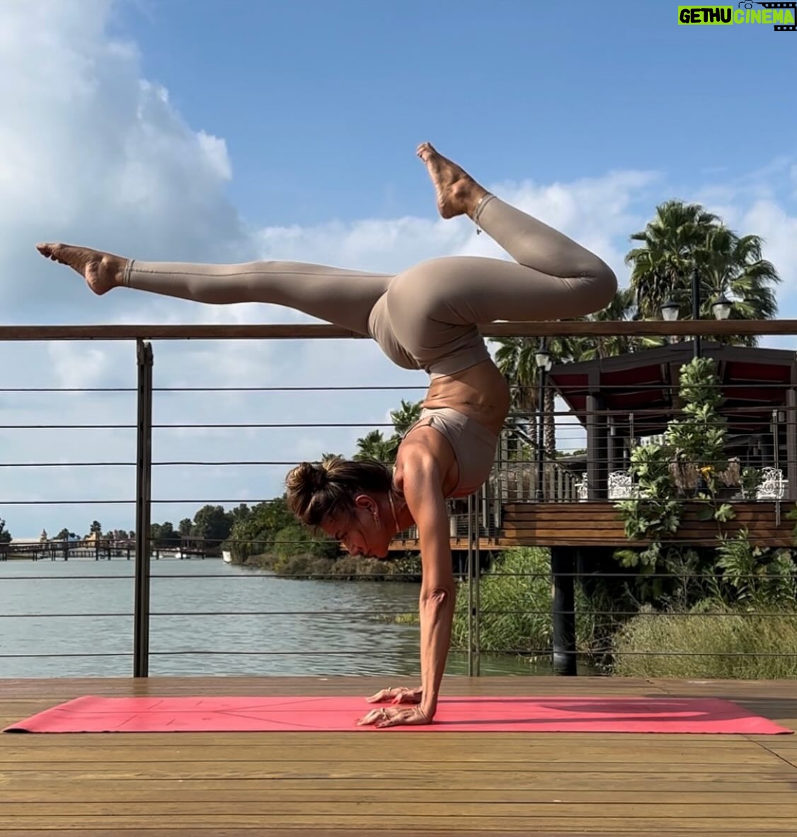 Zeynep Tokuş - 4.2K Likes - Yoga tatilimiz yaklaşıyor!!! 12-14 Ocak’ta Abant @abantlotusotel deyiz. Her seviyeye uygun derslerimiz, bol kahkahalı kamp aktivitelerimizle seni de aramıza bekliyoruz. Detaylı bilgi ve kayıt için DM @tapasbarre
Haydi başlayalım #hayalortakları #yoga #acroyoga #movement
#yogakampı #yogajourney #yogainspiration #yogapose