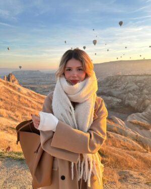 Zeynep Atılgan Instagram - flower, gleam and glow let your power shine ☀️✨🌼