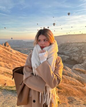 Zeynep Atılgan Instagram - flower, gleam and glow let your power shine ☀️✨🌼