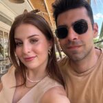 Zeynep Özkaya Instagram – Bugün şansımıza @ogulcan_can ‘ın uçuşu yoktu biraz Aydın’daki favori mekanlarımızı gezdik bir süredir burada olduğu için tam bir yerli olmuş seviyoruz bu memleketi ahahshshs❤️

Kahvaltı- @kruvasunday 
Kahve- @nofscoffee 
Yemek- @yenipazarlikazimustaaydin 

#reklam