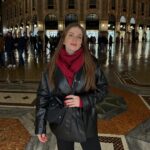 Zeynep Özkaya Instagram – Aylardır beklediğim Milano tatilimiz başlamış bulunmakta🤓 İlk durağımız tabii ki Duomo di Milano çok güzelsin be❤️🇮🇹

Çantayı, deri ceketi ve atkımı soranlar için postta etiketledim sanırım #reklam yazmam gerekiyor😅