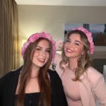Zeynep Özkaya Instagram – Favori şarkımızla akşam yemeğine hazırız🥹👯‍♀️🩷 🎶