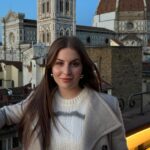 Zeynep Özkaya Instagram – Floransa özeti de geldi🫠 Aşağıda gidebileceğiniz önemli yerleri yazıyorum, biliyorsunuz ki durmadan övgüler yağdırdığım bir tatil oldu eğer yolunuz düşerse aşık olma garantili bir şehir🫶🏻

✨Floransa Katedrali(İçeriye giriş ücretsiz, kubbesini görmek için mutlaka girilmeli!)
✨Santa Maria Novella Bazilikası
✨Uffizi Gallery(önceden online bilet almak gerekiyor)
✨Gallerie dell’Accademia(önceden online bilet almak gerekiyor)
✨Pitti Sarayı
✨Medici Şapheli
✨Veccchio Sarayı(Medicilerin sarayı)
✨Michelangelo Meydanı(gün batımı, replika David heykeli)
✨Signoria Meydanı