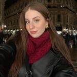 Zeynep Özkaya Instagram – Aylardır beklediğim Milano tatilimiz başlamış bulunmakta🤓 İlk durağımız tabii ki Duomo di Milano çok güzelsin be❤️🇮🇹

Çantayı, deri ceketi ve atkımı soranlar için postta etiketledim sanırım #reklam yazmam gerekiyor😅