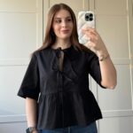Zeynep Özkaya Instagram – Aranan yazlık bluz bulundu🥹🌸☀️ Ürünlerin kodları aşağıda, yorumlarınızı beklerimm🫶🏻

Önü Bağcıklı Siyah Bluz- H&M 1202833002
Önü Bağcıklı Bluz- H&M 1202833003
Viskoz Elbise- H&M 1219074004
Silikon Sütyen(göğüs ucu yapışkanlı)- Penti PLSLK0NS06SK
Dikişsiz Yüksel Bel Görünmez Külot(Korse)- Oysho 0103/129/990

#reklam ama #işbirliğideğildir