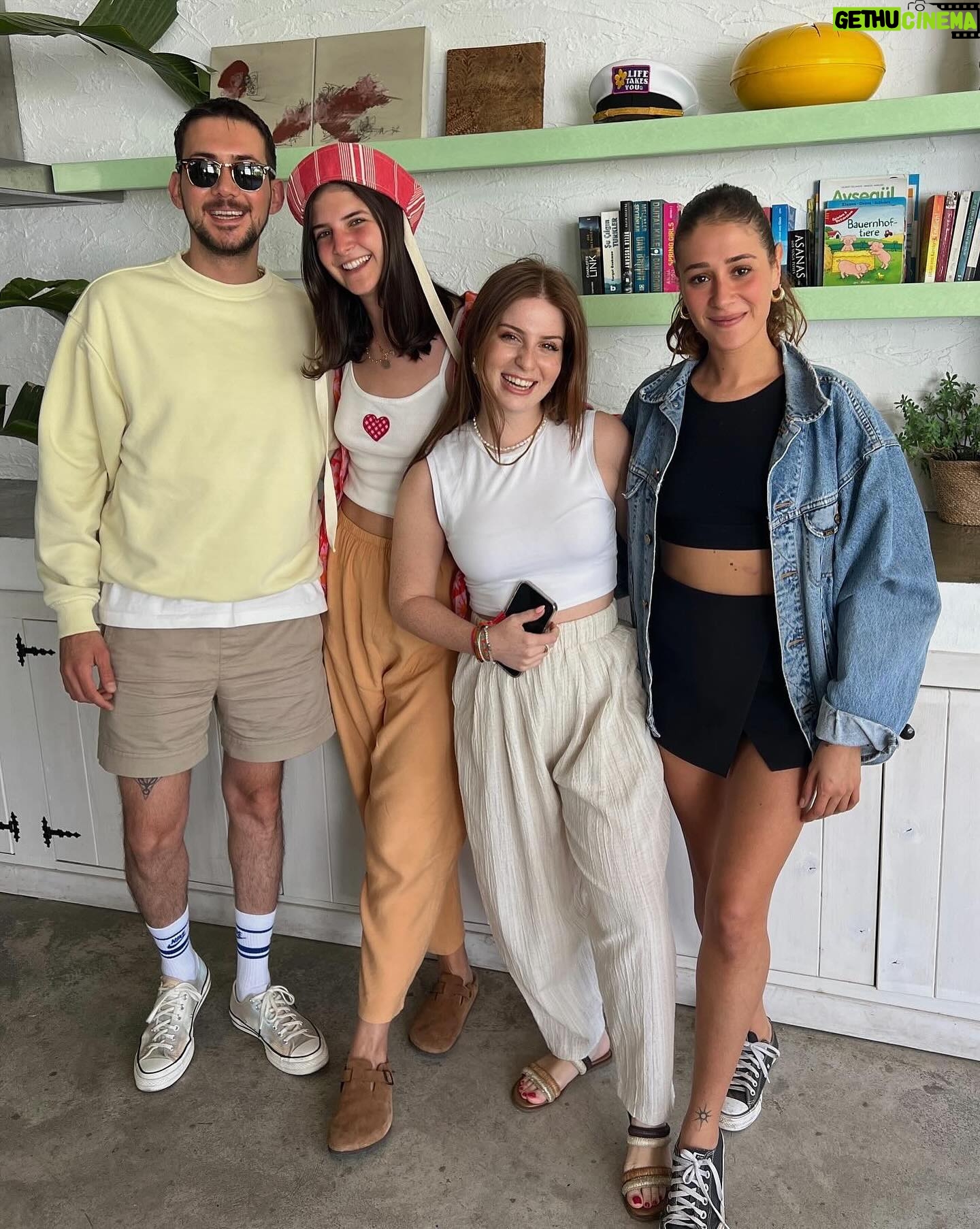 Zeynep Özkaya Instagram - Akyaka dump geldi🩵 Cennetten bir köşe değil de ne🥹🫶🏻🦆🌿