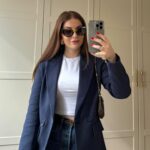 Zeynep Özkaya Instagram – Bugünden kombin videosu geldi buyrun efenim🙃🫶🏻💙
Blazer @lcwaikiki kodu: S4I889Z8
Bluz @lcwaikiki
Jean @levis_tr 501
Çanta & kemer @louisvuitton
Ayakkabı @goldengoose
Gözlük @prada
#reklam