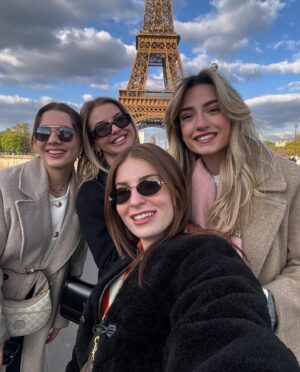 Zeynep Özkaya Instagram - Bonjour Paris🥐✨🫠