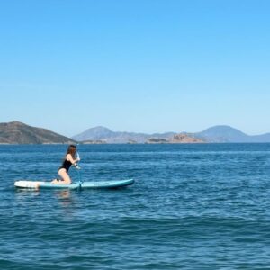 Zeynep Özkaya Instagram - Yılın ilk denizi ve paddle board hatırası🥹🏄🏼‍♀️🩵🫶🏻