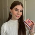 Zeynep Özkaya Instagram – Prag tatilinde Sephora’dan 2 ürün almıştım sizinle birlikte denemeye geldim🤓🩷🤸🏼♀️
Natasha Denona- Bloom Highlighting Blush
Nyx- Dudak Kalemi(nude truffle)
Tarte- Maracuja Juicu Lip Plump (primrose)
Bu arada her iki ürün de Türkiye’den 100-150₺ daha ucuzdu yani büyük bir fiyat farkı yok