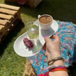 Zeynep Özkaya Instagram – 2 günlük gezimizden şahane fotiler ve anlar🩷

1- canım @gulsha ailesinin gül fabrikası
2- Güllü lokum ile tk müthiş bir ikiliymiş🫠
3- Kızlarım da kızlarım
4- Gül nasıl toplanır🥹🌸
5- Temiz havadan çarpılan bir ben ahahshsh
6- Aşık olduğumuz gül bahçeleri
7- Ceren ve çileğin @buketsenaa aşkı🥲
8- Ekiple yediğimiz akşam yemeği🫶🏻

#reklam #davet