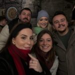 Zeynep Özkaya Instagram – Prag paylaşımlarına başlıyorum ilk postumuzun adı Prag geceleri🫠❤️✨ Gecesi gündüzü her anı güzel olabilir bir şehrin ya bayıldım bayıldım….