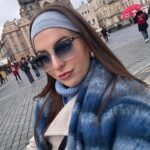Zeynep Özkaya Instagram – Turistik konumlar, yeme içme ve mest olmuş bir Zeynep🥹Son Prag dumpı ile tatil fotoğraflarına veda ediyorum✨