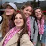 Zeynep Özkaya Instagram – 2 günlük gezimizden şahane fotiler ve anlar🩷

1- canım @gulsha ailesinin gül fabrikası
2- Güllü lokum ile tk müthiş bir ikiliymiş🫠
3- Kızlarım da kızlarım
4- Gül nasıl toplanır🥹🌸
5- Temiz havadan çarpılan bir ben ahahshsh
6- Aşık olduğumuz gül bahçeleri
7- Ceren ve çileğin @buketsenaa aşkı🥲
8- Ekiple yediğimiz akşam yemeği🫶🏻

#reklam #davet
