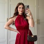 Zeynep Özkaya Instagram – Dünden nişan kombini geldi yorumlarınızı alalım🫶🏻✨🥂 Bu arada elbise çook eski sezon Milla o yüzden linki yok benzerini bulursanız bana atın asla bulamadım muadilini ahahahshs