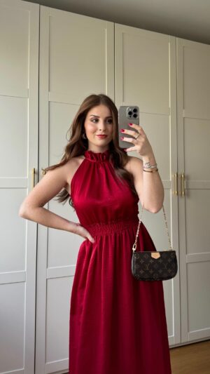 Zeynep Özkaya Instagram - Dünden nişan kombini geldi yorumlarınızı alalım🫶🏻✨🥂 Bu arada elbise çook eski sezon Milla o yüzden linki yok benzerini bulursanız bana atın asla bulamadım muadilini ahahahshs