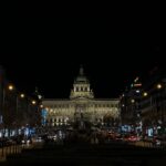 Zeynep Özkaya Instagram - Prag paylaşımlarına başlıyorum ilk postumuzun adı Prag geceleri🫠❤️✨ Gecesi gündüzü her anı güzel olabilir bir şehrin ya bayıldım bayıldım….