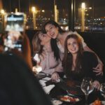 Zeynep Özkaya Instagram – 2 günlük gezimizden şahane fotiler ve anlar🩷

1- canım @gulsha ailesinin gül fabrikası
2- Güllü lokum ile tk müthiş bir ikiliymiş🫠
3- Kızlarım da kızlarım
4- Gül nasıl toplanır🥹🌸
5- Temiz havadan çarpılan bir ben ahahshsh
6- Aşık olduğumuz gül bahçeleri
7- Ceren ve çileğin @buketsenaa aşkı🥲
8- Ekiple yediğimiz akşam yemeği🫶🏻

#reklam #davet