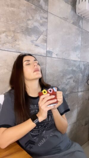Zeynep Koltuk Instagram - Are you hangry like me?/Sen de açken sen değil misin?
#hangry #hangryproblems #hangrywoman #açkensensendeğilsin
