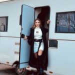 Zeynep Koltuk Instagram - Akşama görüşmek üzere🙋🏼‍♀️ #yabanidizi #karavancılık Styled by my lovely coisin🙏🏻😘 @nesesayles 🌸💕