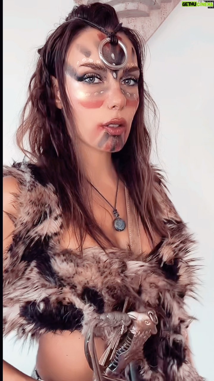 Zeynep Koltuk Instagram - Bize boş yere Zeyna demiyorlar😉 #viking #iammymotherssavagedaughter #rp #roleplay #costume #warrior #warriorwoman