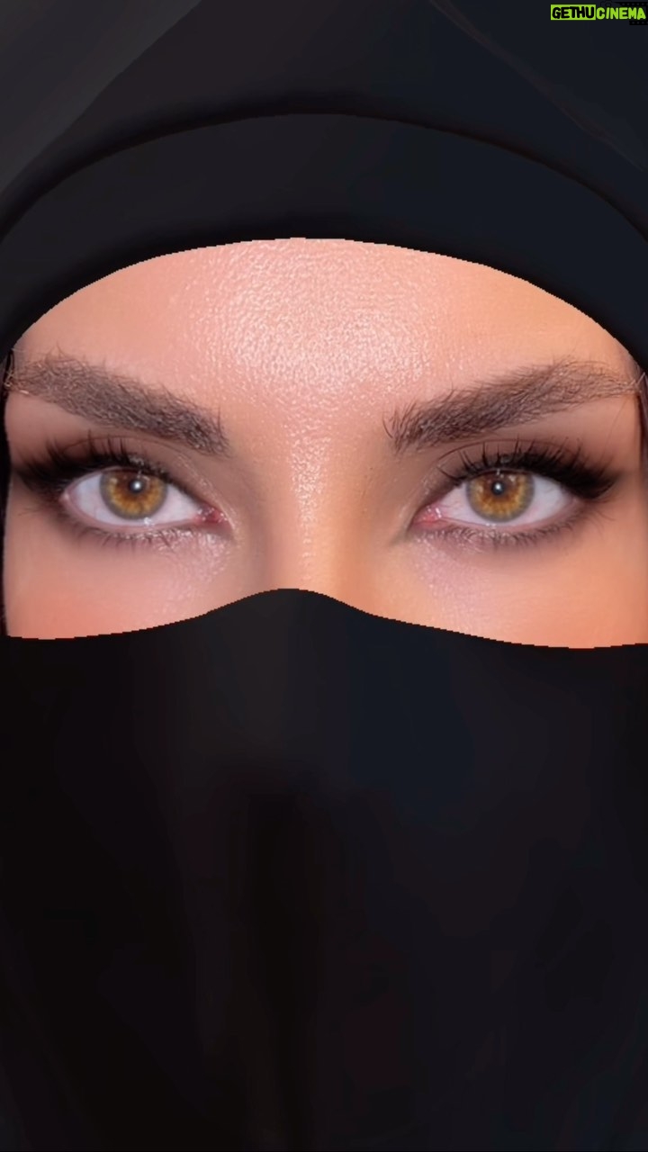 Zeynep Koltuk Instagram - Tüm ülkelerden farklı göz renkleri ve göz şekilleriyle katılınan bu #arabiannights akımına bir adet Türk gözü de benden olsun o zaman🇹🇷👁️🇹🇷 #eyechallenge #eyecolor #turkisheyes