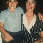 Zeynep Koltuk Instagram - Annicikim canımın içi bitanecik annicikim dünyanın en güzel annesi iyiki varsın iyiki doğmuşsun da benim canımın içi suç ortağım en sevdiğim olmuşsun✨🧿🙏🏻🥳❤️💕 bugün 70 oldun ama seninle sonsuza dek gezmeye yaramazlık yapıp bayılana kadar yorulsak da yeni yerler keşfetmeye devam edicez! Seni çoooook seviyorum annniiii💜🩷💜🩷💜🩷 @tcjulidekoltuk 👩‍👧