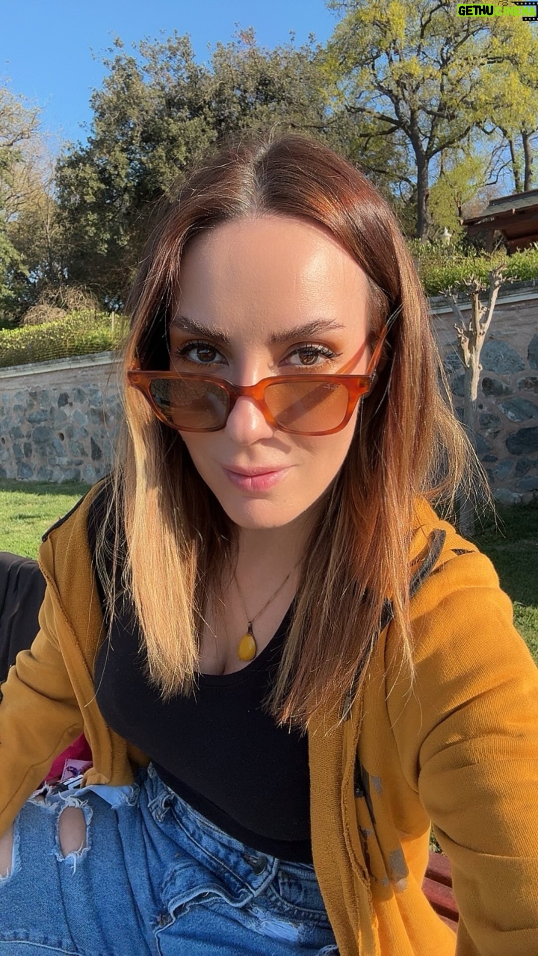 Zeynep Koltuk Instagram - Eğer bize atılan her taşı onlara geri atsaydık biriktirdiğimiz taşlardan kendi kalemizi kuramazdık🏰🧿🏰