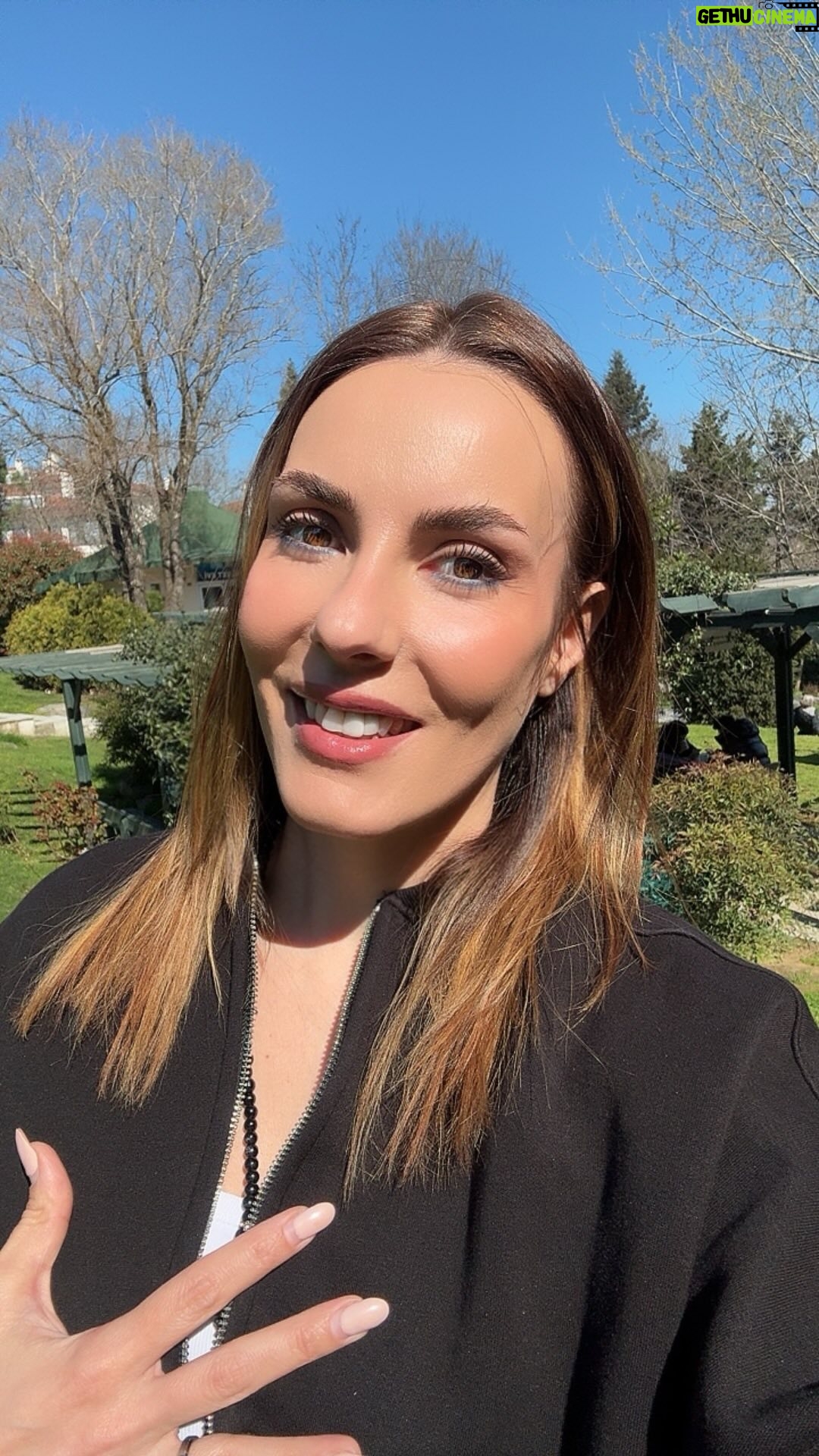Zeynep Koltuk Instagram - Hava çok güzel dışarı gelsenize🥰🌸