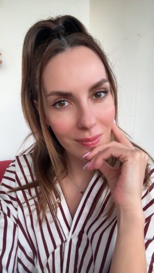 Zeynep Koltuk Instagram - Kuru kuru olmaz hissetmek lazım😩😩😩😅😅😅di mi ama @morgulofficial ❤️🥰