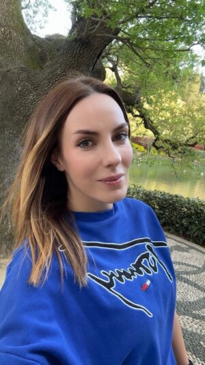 Zeynep Koltuk Instagram - Doğru kişiyi bulmak mühim doğru kişiyi bulmak önemli🥲
