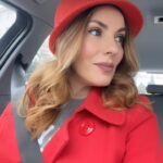 Zeynep Koltuk Instagram - Arabada da annimle felsefe yapamıycaksam da yani😃 Aşk➡️icraat Güven➡️kanıt Affedilmek➡️değişim şart! #yaşamınüçaltınkuralı #altınkural #altınkurallar #gününtespiti #felsefiksözler