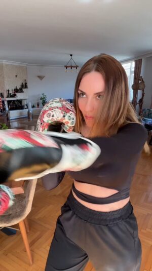 Zeynep Koltuk Instagram - Made in Türkiye🇹🇷🥊🇹🇷
Bak ya bu napıyo böyle @mikailkirofficial ya!😅😅 Bunun rövanşını almamız lazım💪🏻🥊