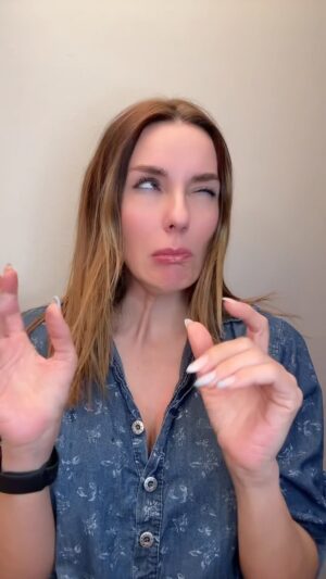 Zeynep Koltuk Instagram - kayıt sırasında limonu bile şekerpare gibi yutuyorken sevmediğin kişilerle nasıl kanka gibi oynuyorsun diye sormanıza gerek yok bence🙃🥲😂