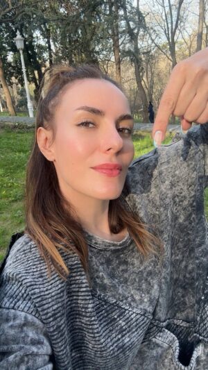 Zeynep Koltuk Instagram - Ben bu hayata “oyuncu“ olmak için gelmişim!! Bunu gerçekten de diyebiliyorum🙏🏻 Peki siz bu hayata ne yapmak için gelmişsiniz?👇🏻👇🏻👇🏻yorumlarda buluşalım🙌🏻