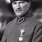 Zeynep Koltuk Instagram - 🇹🇷❤️🇹🇷 Seni silemezler… ATATÜRK kırmızı çizgimizdir! Sonsuza dek #gazimareşalbaşbuğmustafakemalatatürk Yattığı yerden maç iptal ettiren karşı kutupları bile uğruna birleştiren TEK lider❤️❤️❤️ #yurttasulhcihandasulh