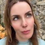 Zeynep Koltuk Instagram - Evet çok güzel kokuyordu evet kendimi alamadım işte sonuç🙄🤭🤩🤪(yüzümdeki kırmızılıklar çiçeğin polenleridir kan değil)