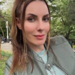 Zeynep Koltuk Instagram - Herkesin beyni pazarda satılığa çıksa herkes gene kendi beynini seçermiş🫠😉