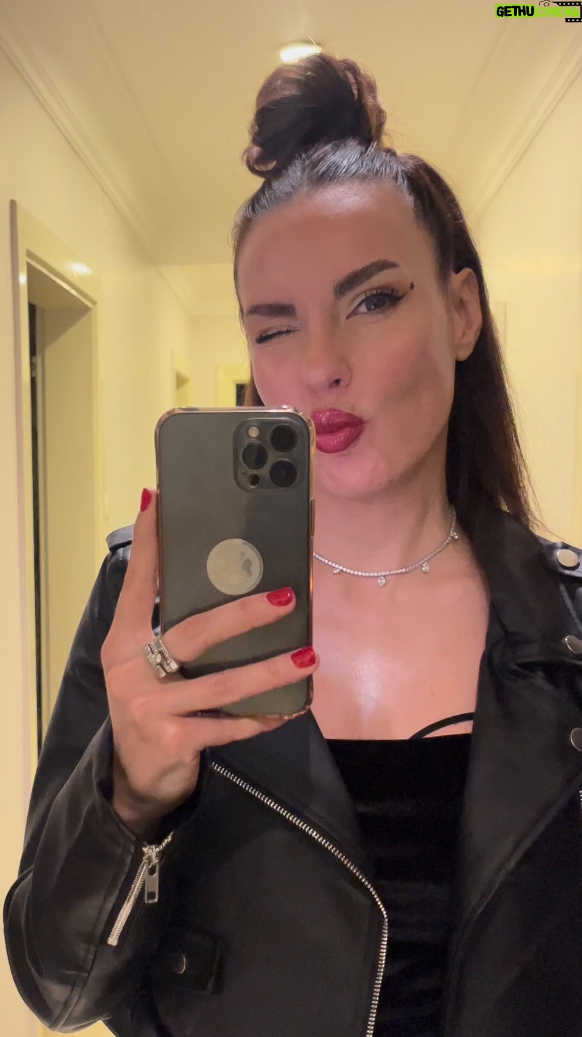 Zeynep Koltuk Instagram - Sana nasıl davrandığımın mimarı sensin😉 Çünki insanlar senin davranışındaki değişimi farkederler de; o değişime sebep olan kendi tavırlarının farkına varamazlar… #aldırmam