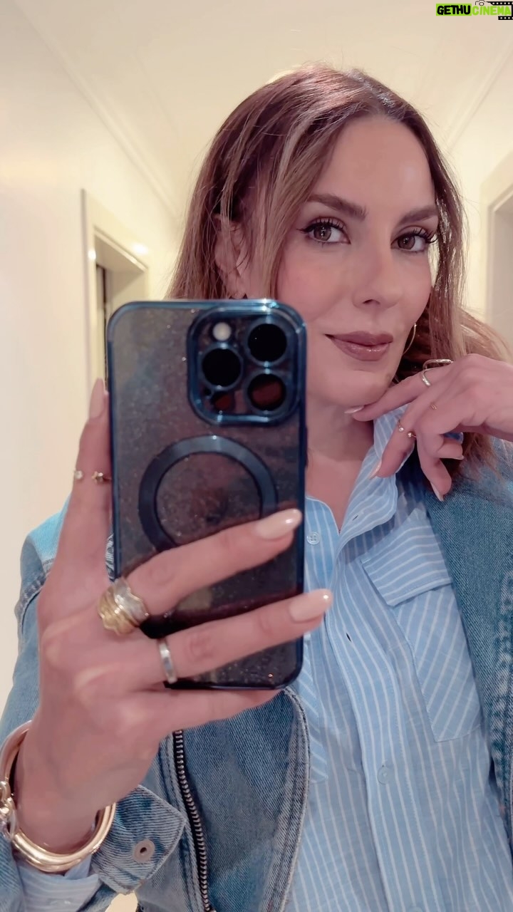 Zeynep Koltuk Instagram - Bayramlık fit check✅✔️☑️ Mavi ve bejin uyumu der susarım😍 🩵🤎 😍 #mirrorfitcheck #fitcheck #bayram #şekerbayramı #eidmubarak #ramadaneidmubarak #ramadankareem