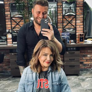 Zeyno Günenç Instagram - yeni yıla yakın yeni saçlar tabi ki Cem’in ellerinden💇‍♀️💇‍♀️💃🧡 @ressamhairstudio